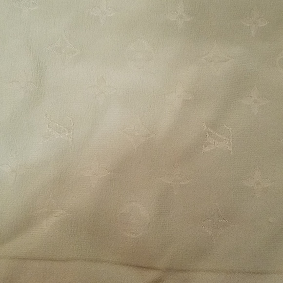 LOUIS VUITTON SILK MONOGRAM SCARF - Picture 6 of 12